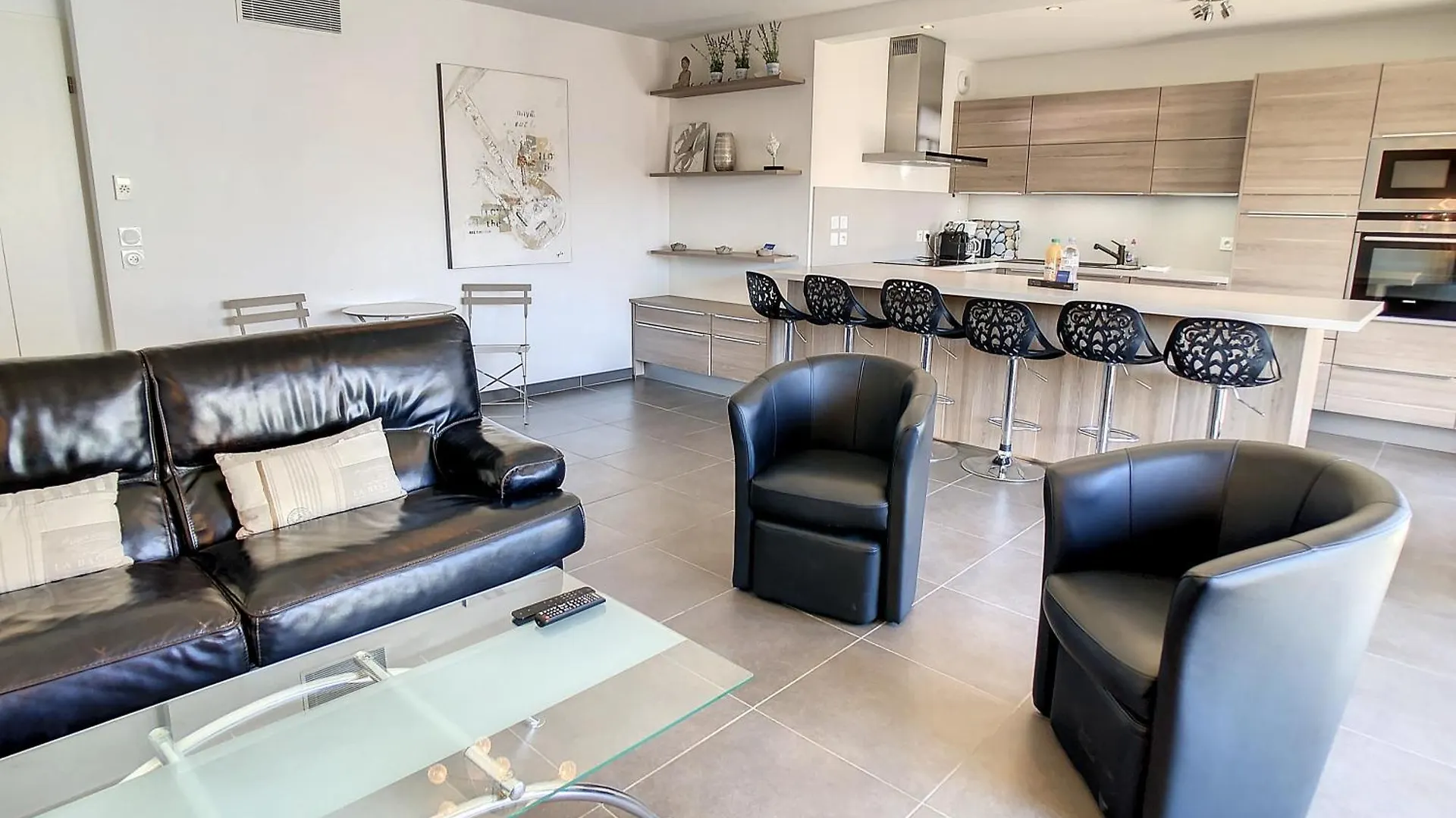3 Bedrooms, 3 Bathrooms Central Cannes Lecerf 411
