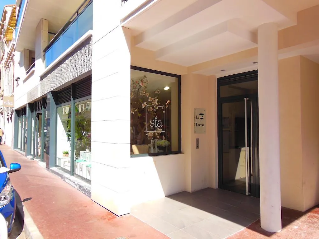 3 Bedrooms, 3 Bathrooms Central Cannes Lecerf 411 Апартаменты