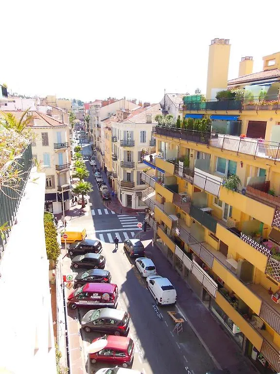 3 Bedrooms, 3 Bathrooms Central Cannes Lecerf 411 0*,