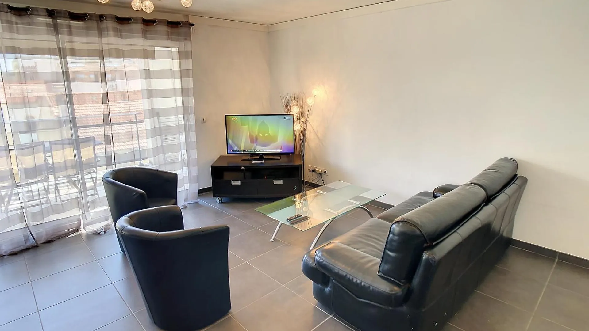 3 Bedrooms, 3 Bathrooms Central Cannes Lecerf 411
