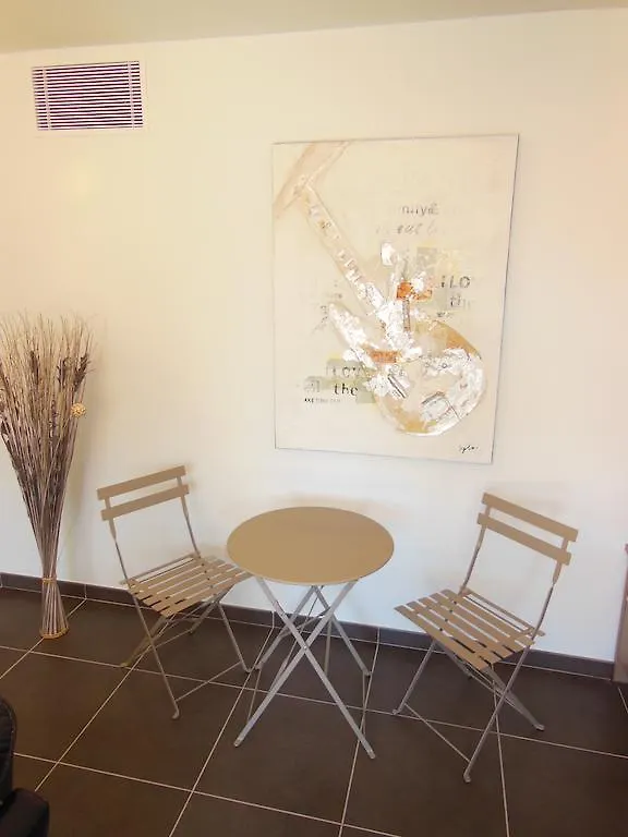 3 Bedrooms, 3 Bathrooms Central Cannes Lecerf 411 Διαμέρισμα